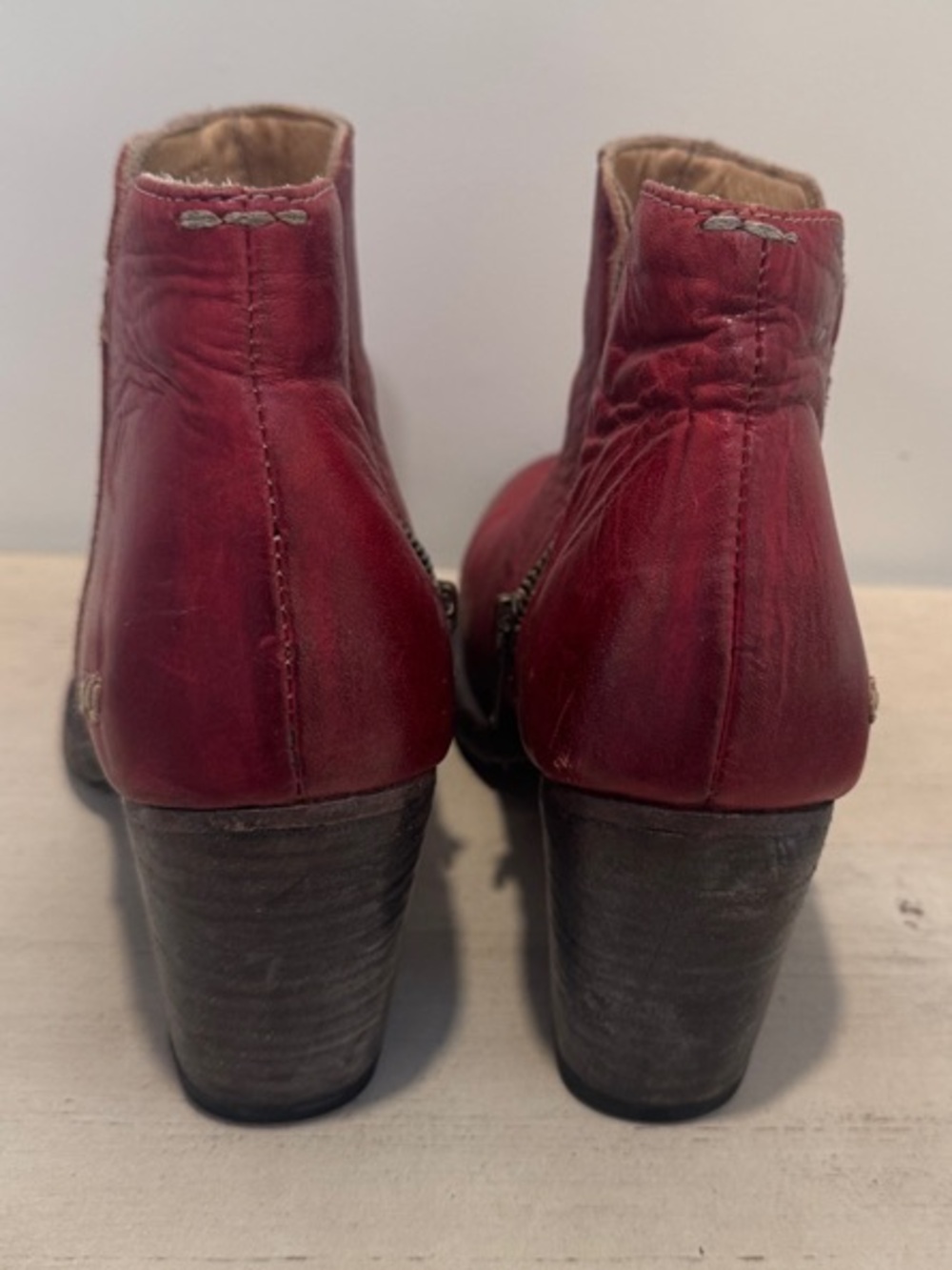 Bed Stu Women’s Red Leather Ankle Boots Size 10 - Picture 3 of 6